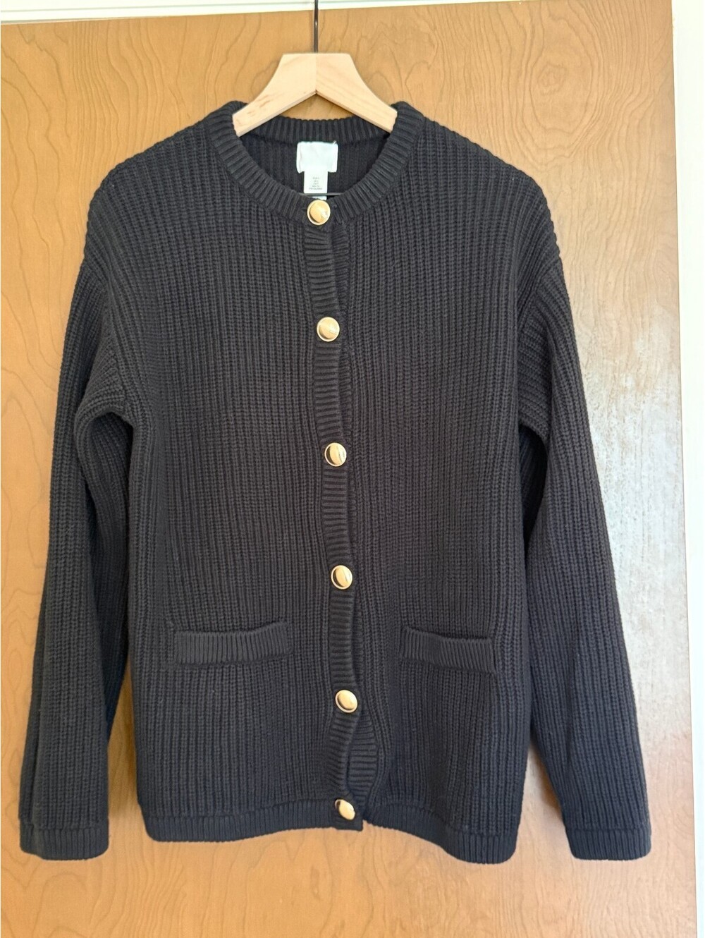 H&M Black Chunky Knit Cardigan Gold Buttons Pockets Preppy Old Money Cozy Chic